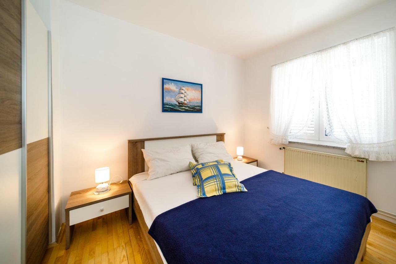 Apartment Anton Krk Town Extérieur photo