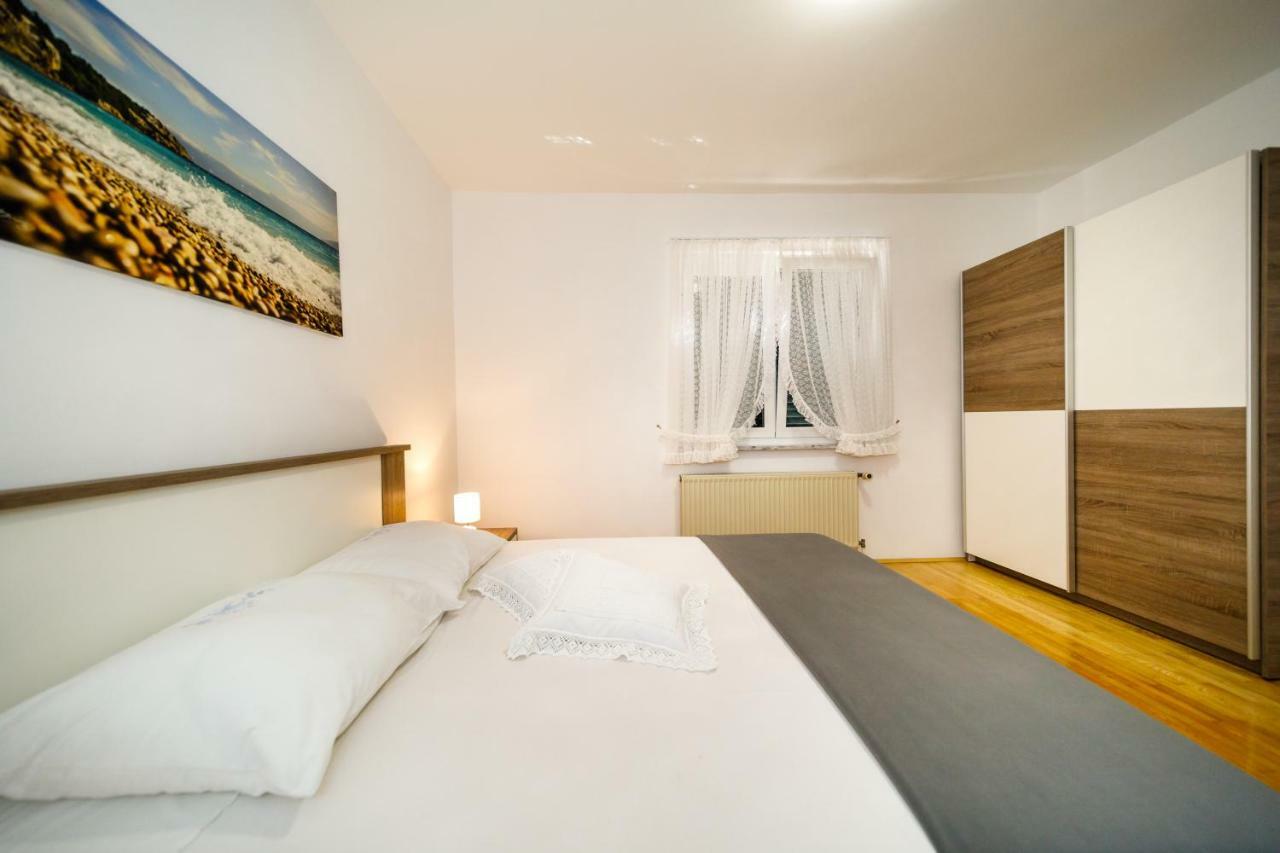 Apartment Anton Krk Town Extérieur photo