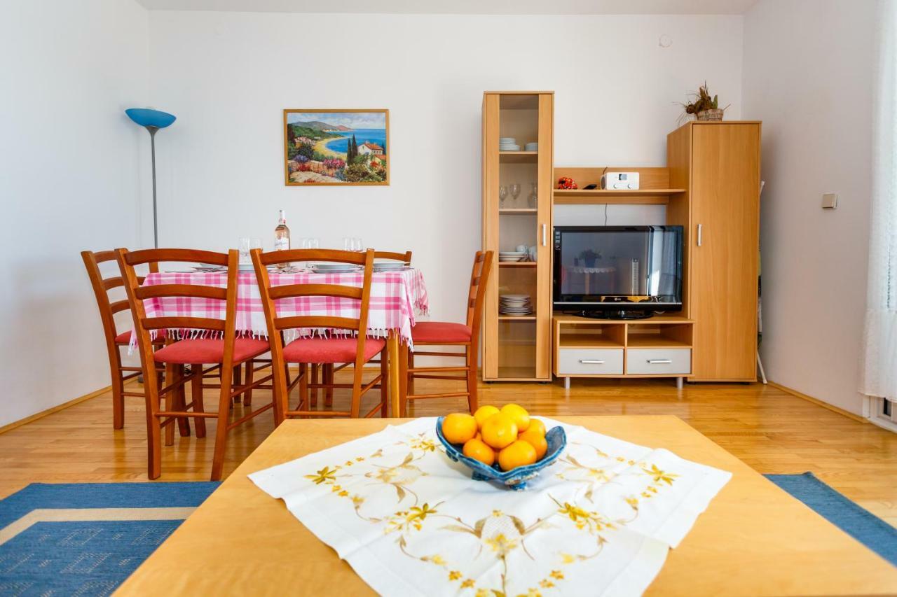 Apartment Anton Krk Town Extérieur photo