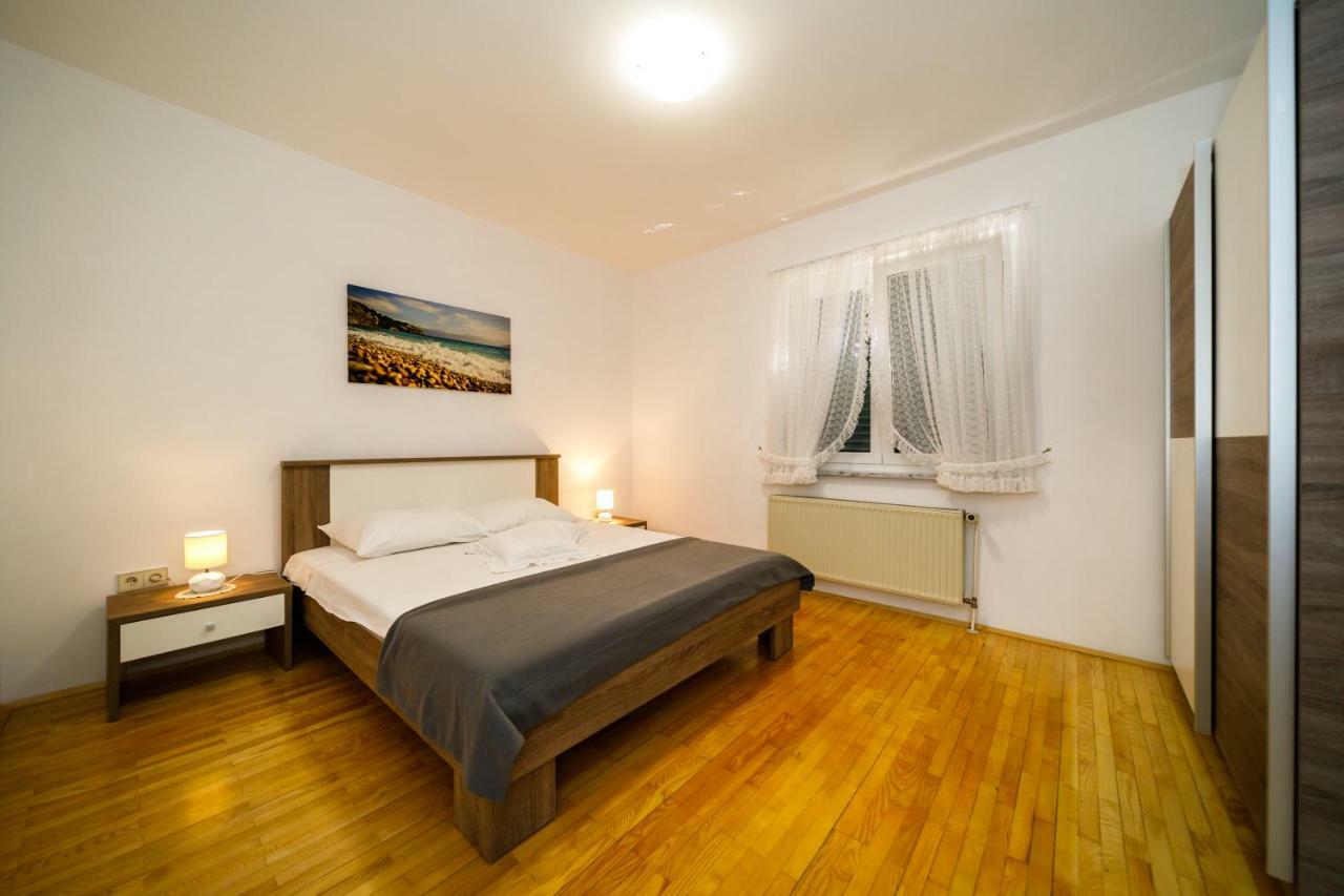 Apartment Anton Krk Town Extérieur photo