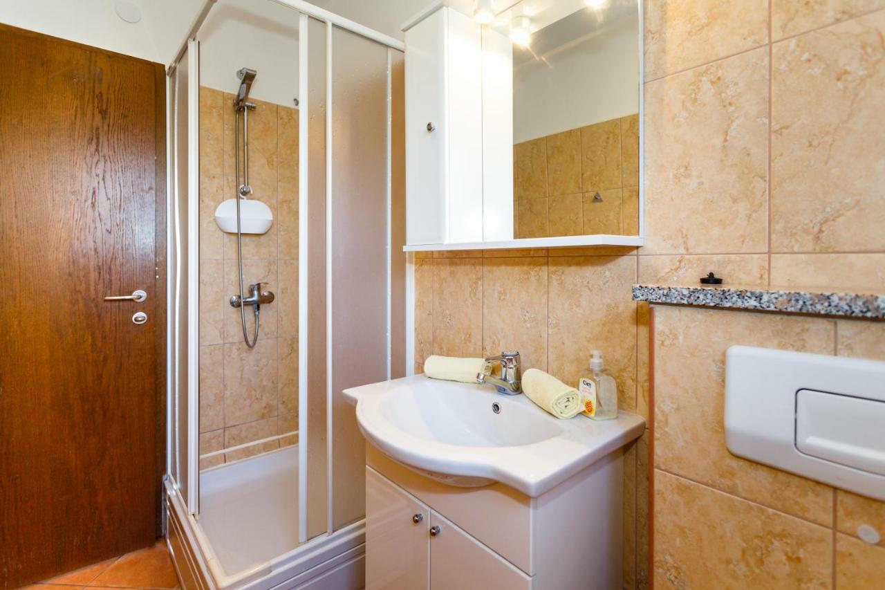 Apartment Anton Krk Town Extérieur photo