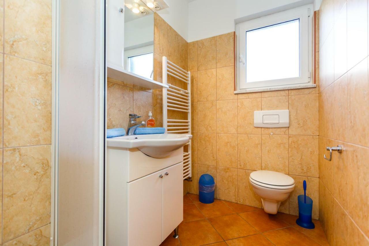 Apartment Anton Krk Town Extérieur photo